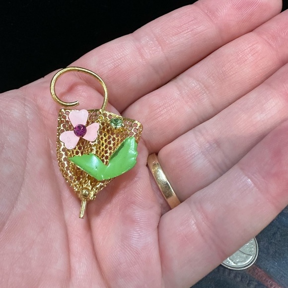 GOLD tone vintage umbrella and floral brooch - Picture 8 of 9